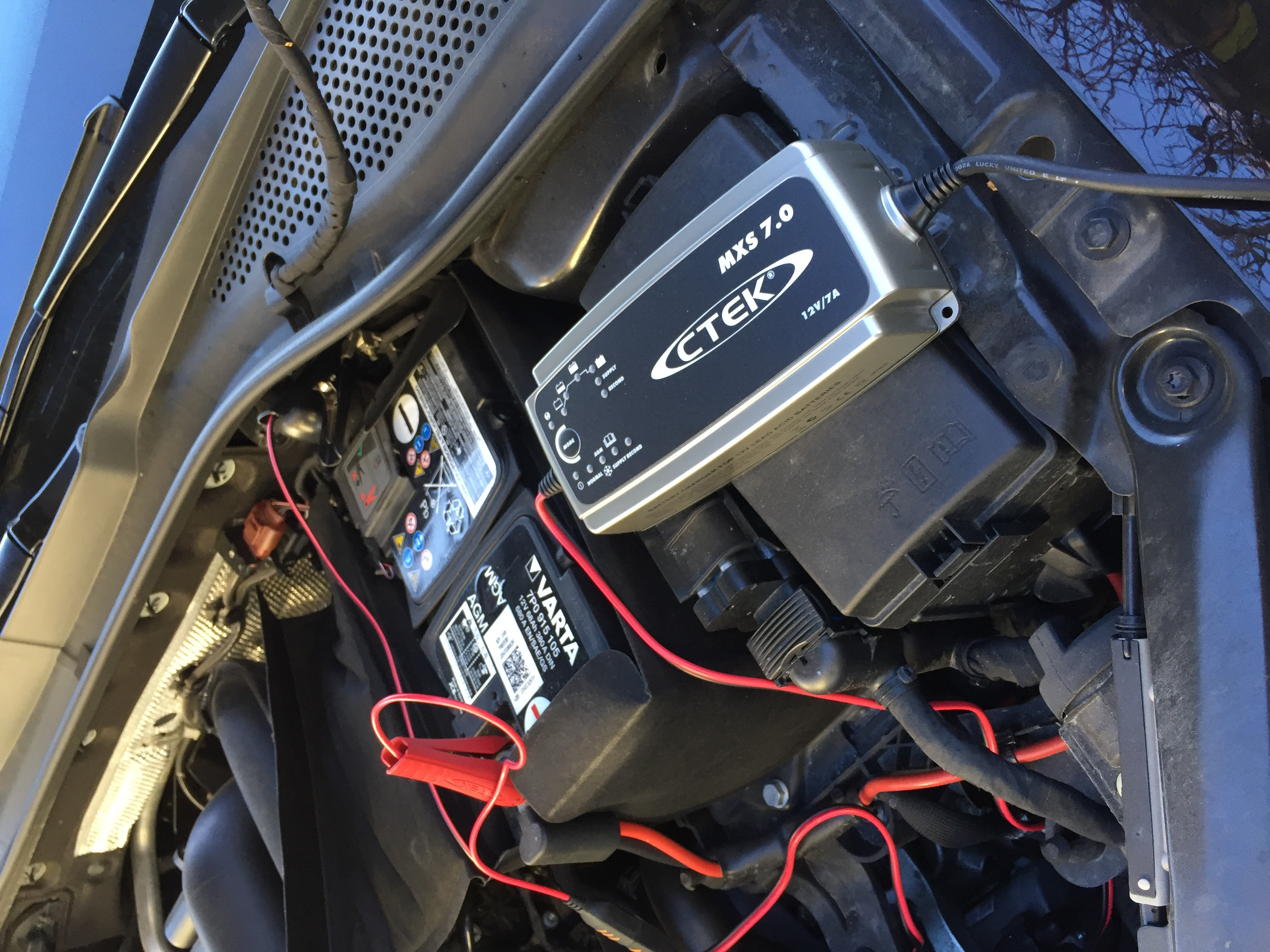 Aufladen einer Batterie mit Batterieladegerät